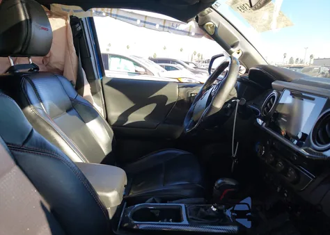 2019 Toyota Tacoma Trd Pro z USA, uszkodzony, nr VIN 5TFCZ5AN8KX197956